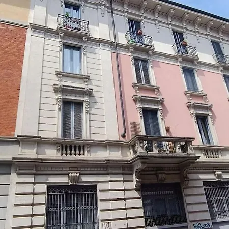 Serena's Blue In Dergano Milán